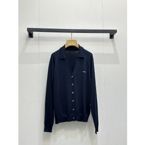 미우미우(MIU MIU) 로고 자수 카라 V넥 가디건 의류