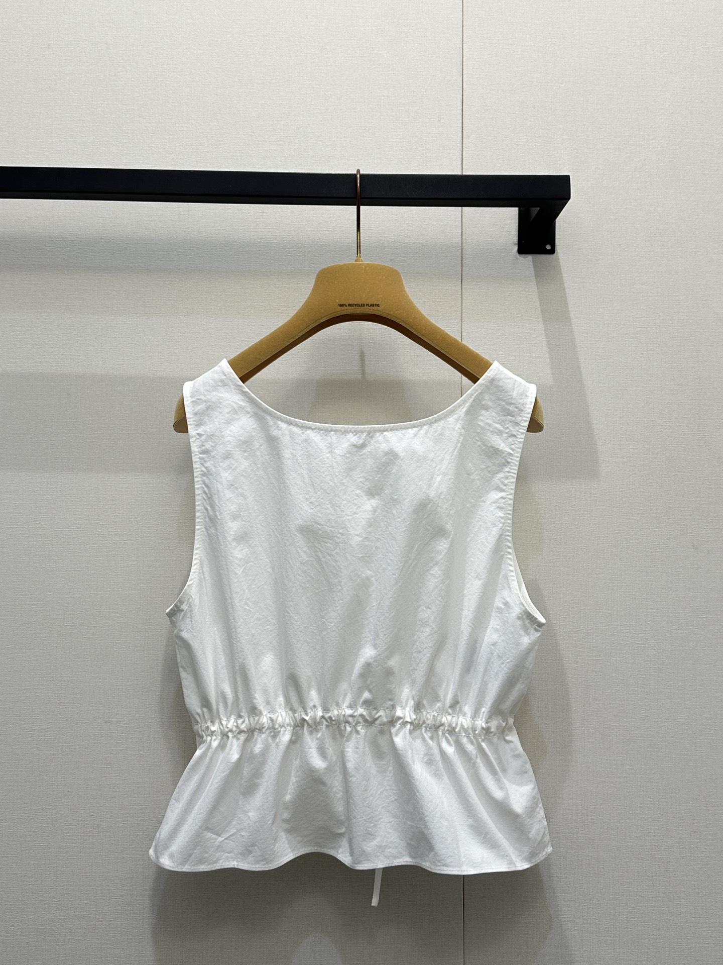 미우미우(MIU MIU) 로고 자수 스트링 슬리브리스 탑 의류