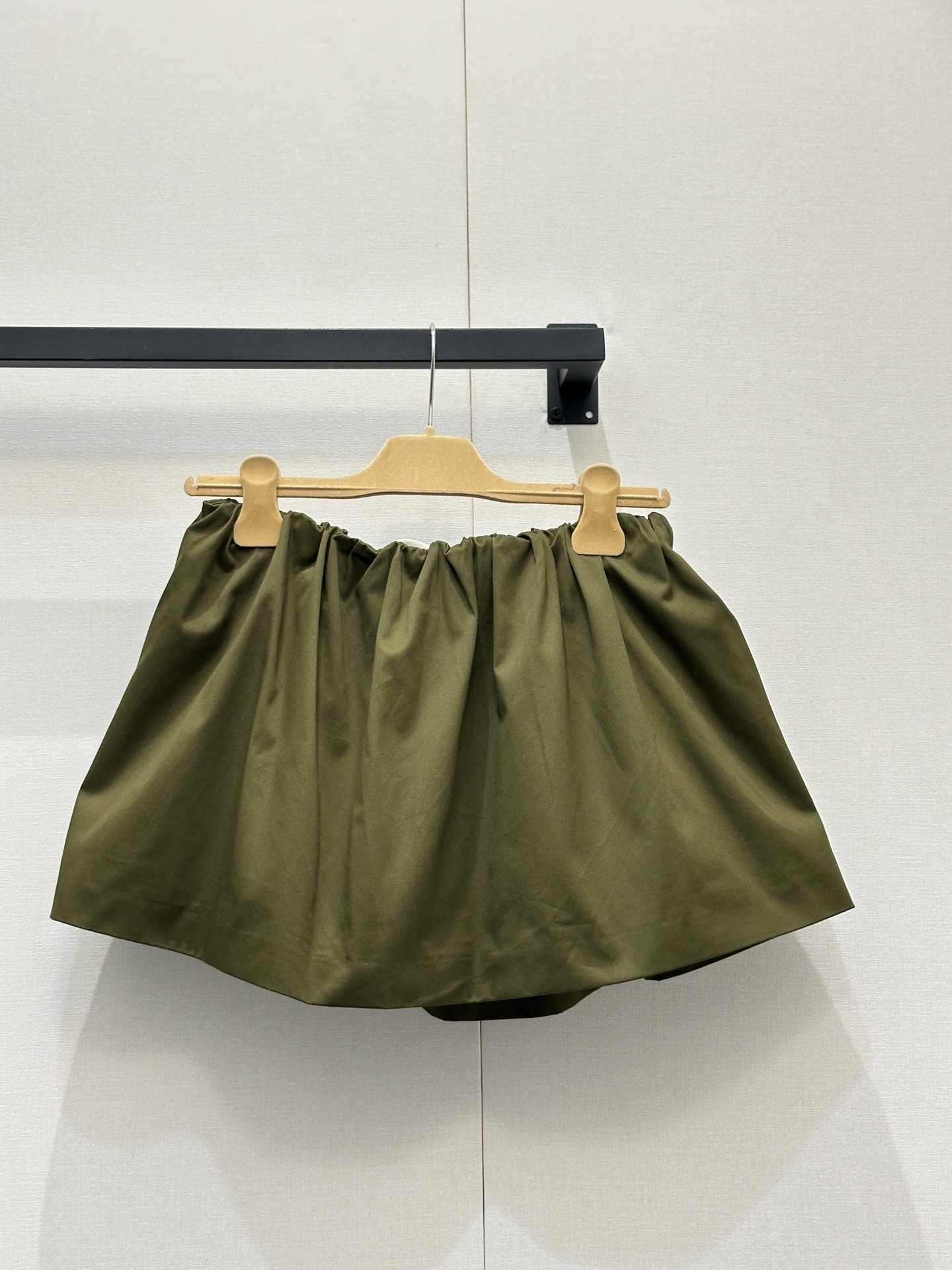 미우미우(MIU MIU) 올리브 그린 A라인 스커트 의류