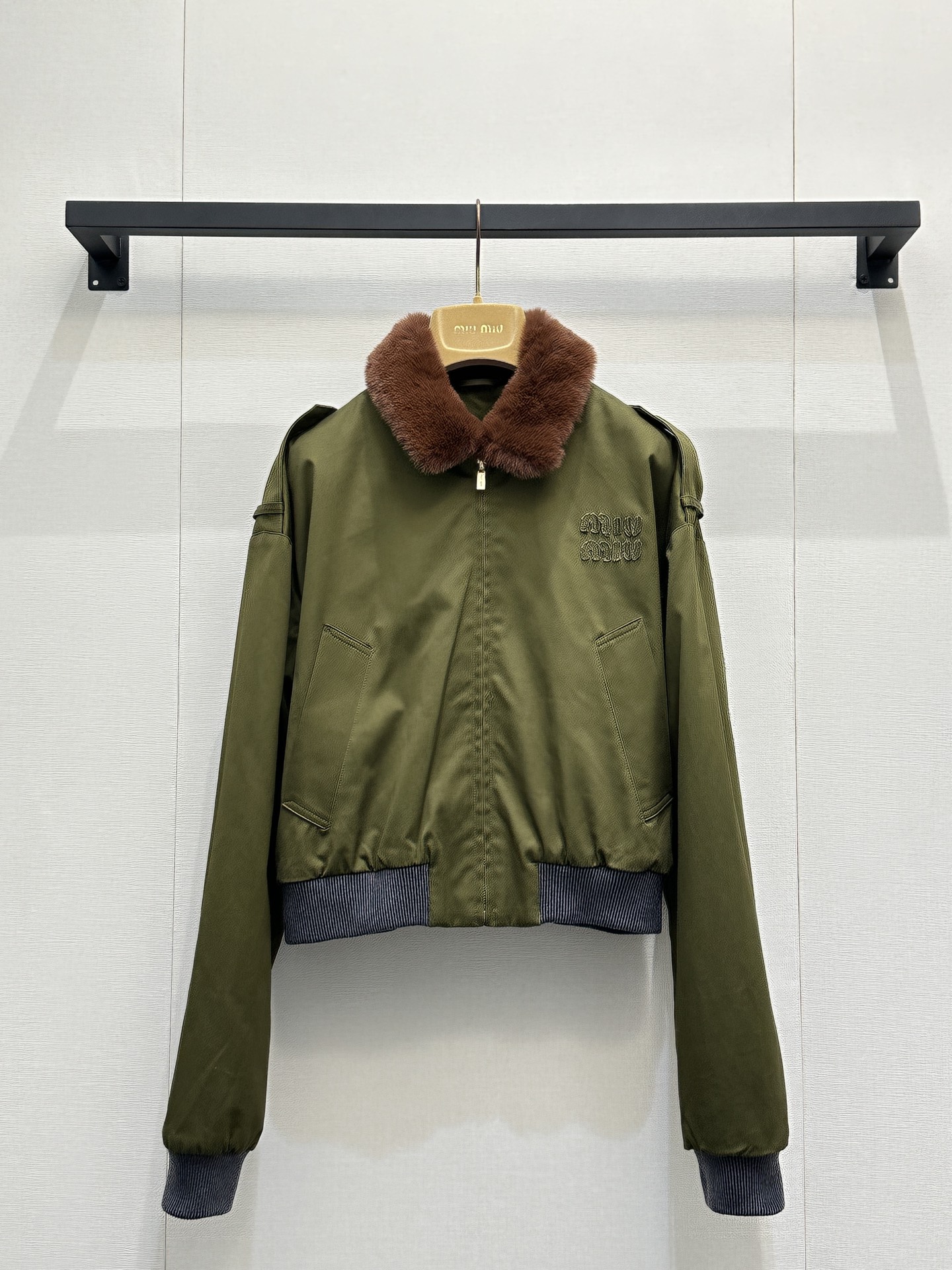 미우미우(MIU MIU) 올리브 그린 카라 자켓 의류