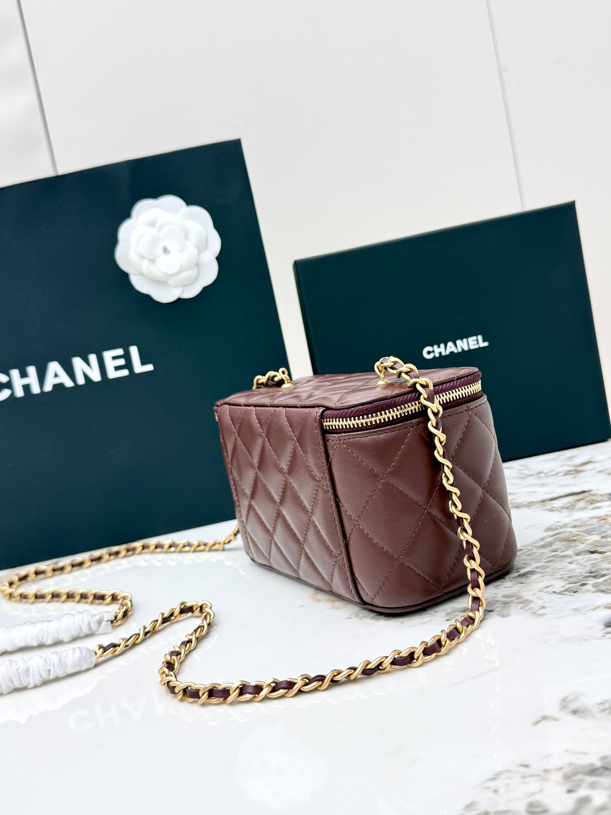 샤넬(Chanel) 24K 금볼 베니티 체인백 파우치백 가방 - 라지