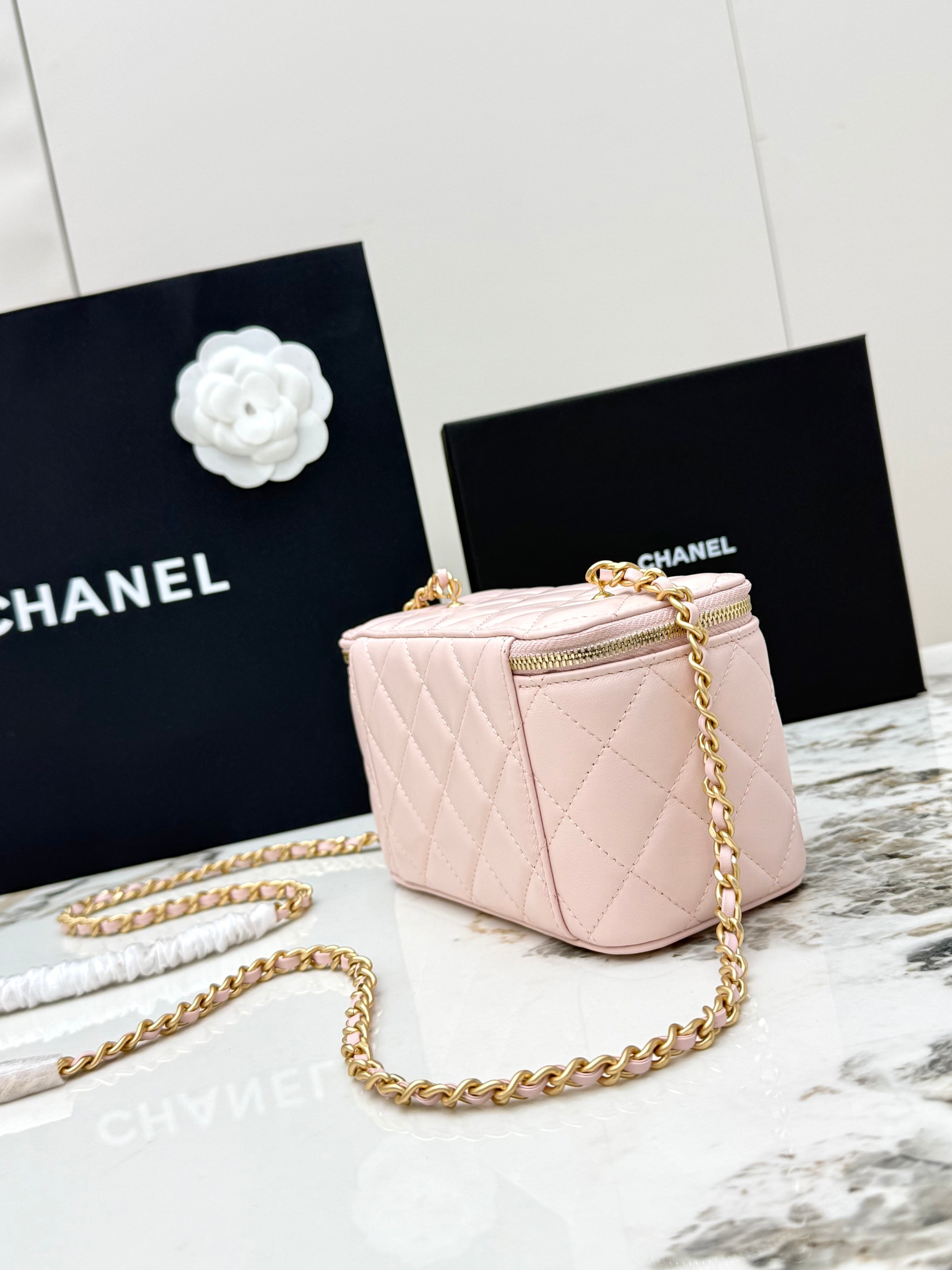 샤넬(Chanel) 24K 금볼 베니티 체인백 파우치백 가방 - 라지