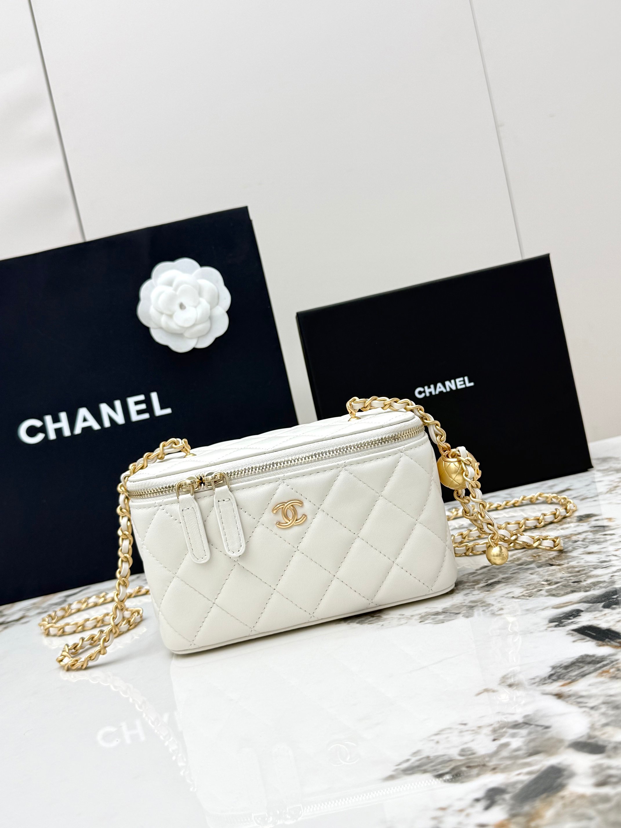 샤넬(Chanel) 24K 금볼 베니티 체인백 파우치백 가방 - 라지