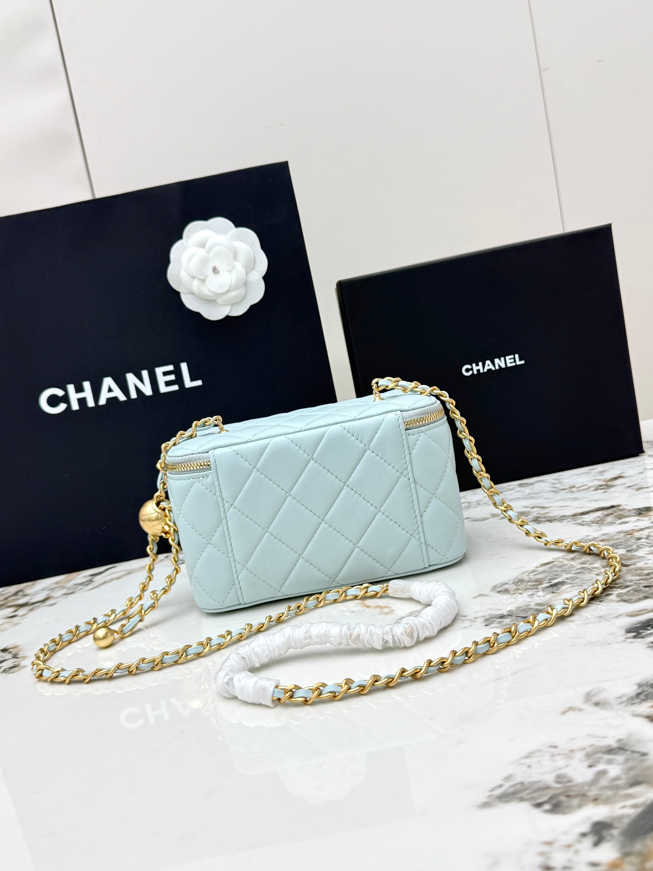 샤넬(Chanel) 24K 금볼 베니티 체인백 파우치백 가방 - 라지