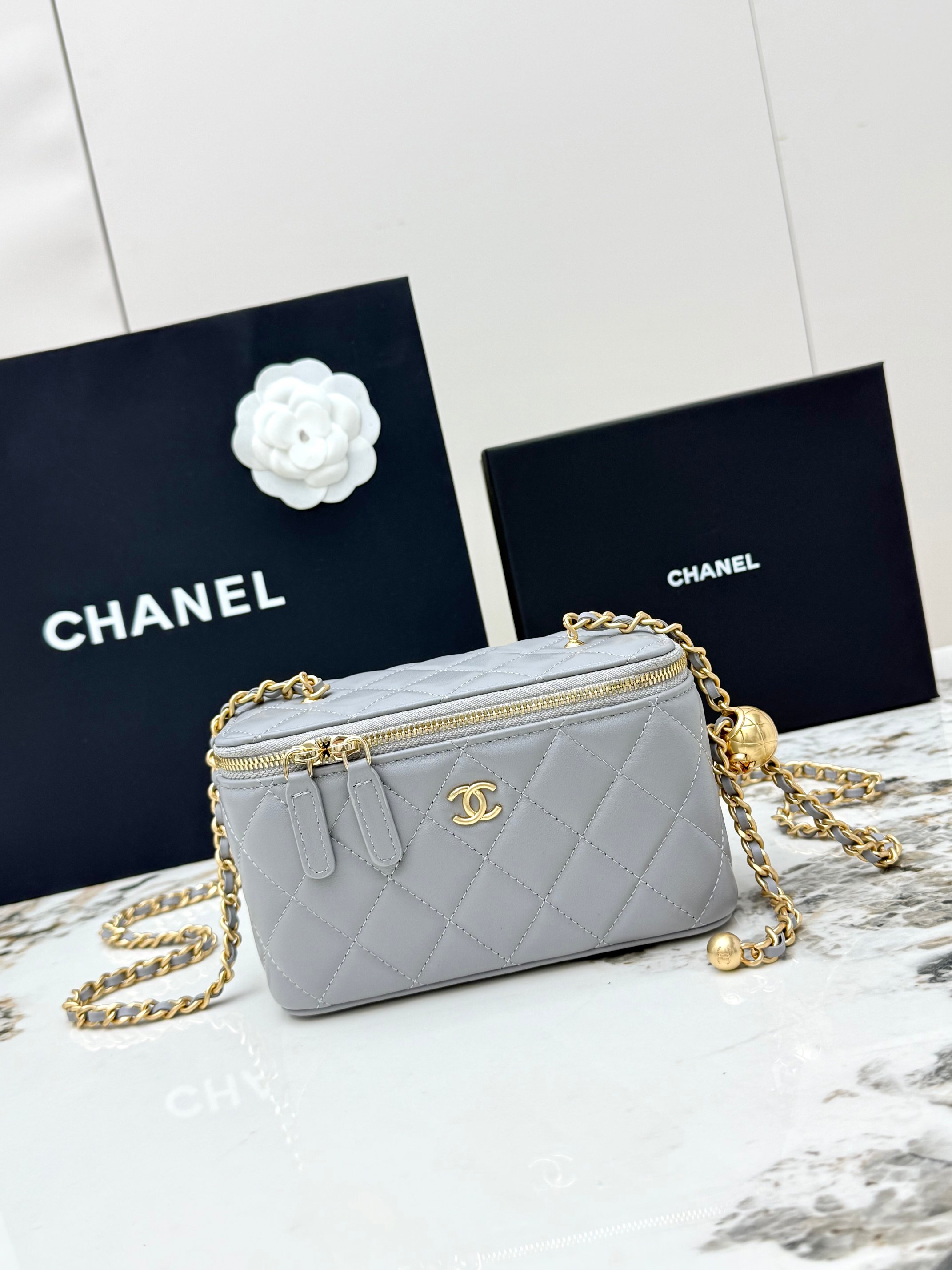 샤넬(Chanel) 24K 금볼 베니티 체인백 파우치백 가방 - 라지
