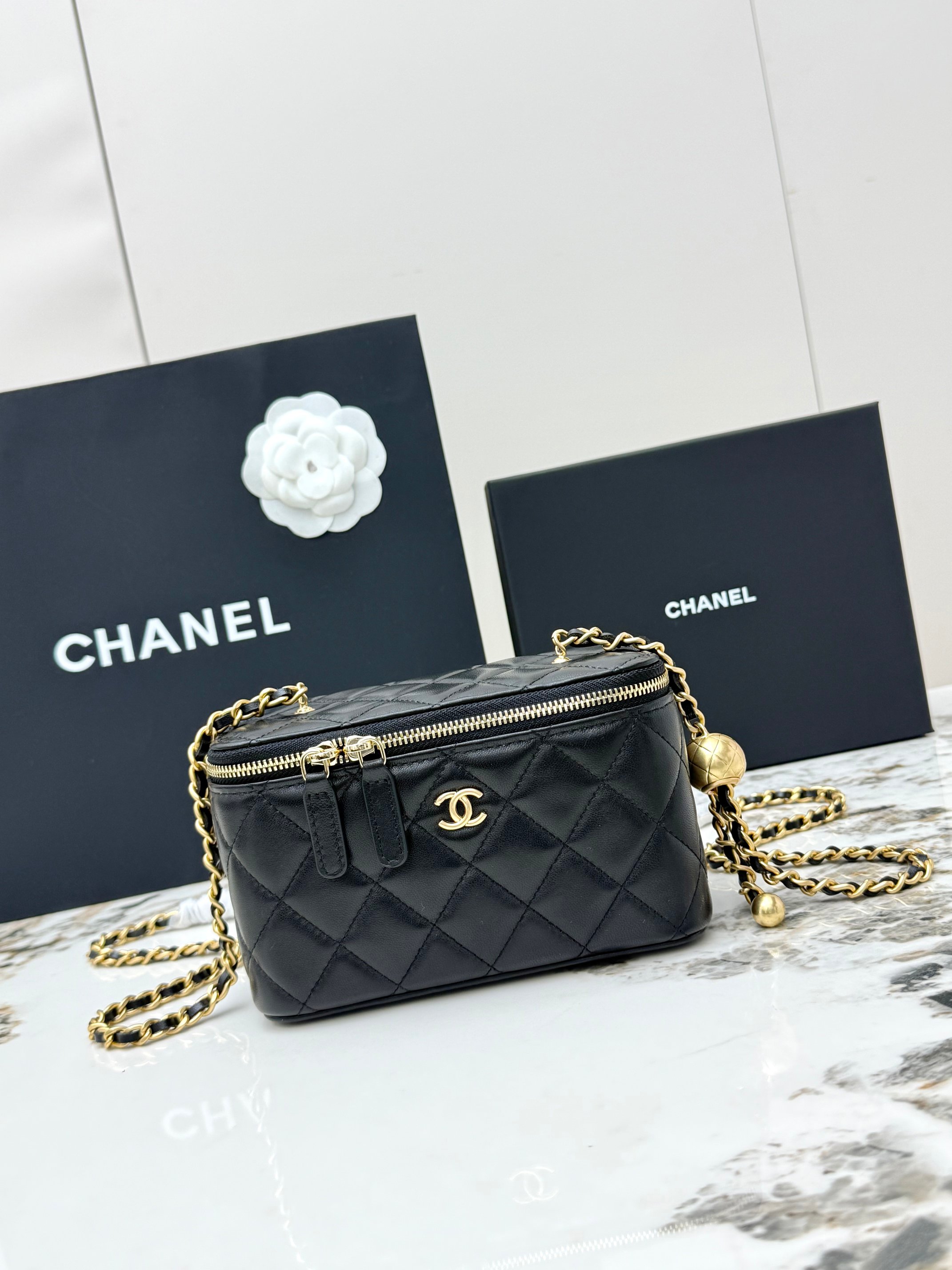샤넬(Chanel) 24K 금볼 베니티 체인백 파우치백 가방 - 라지