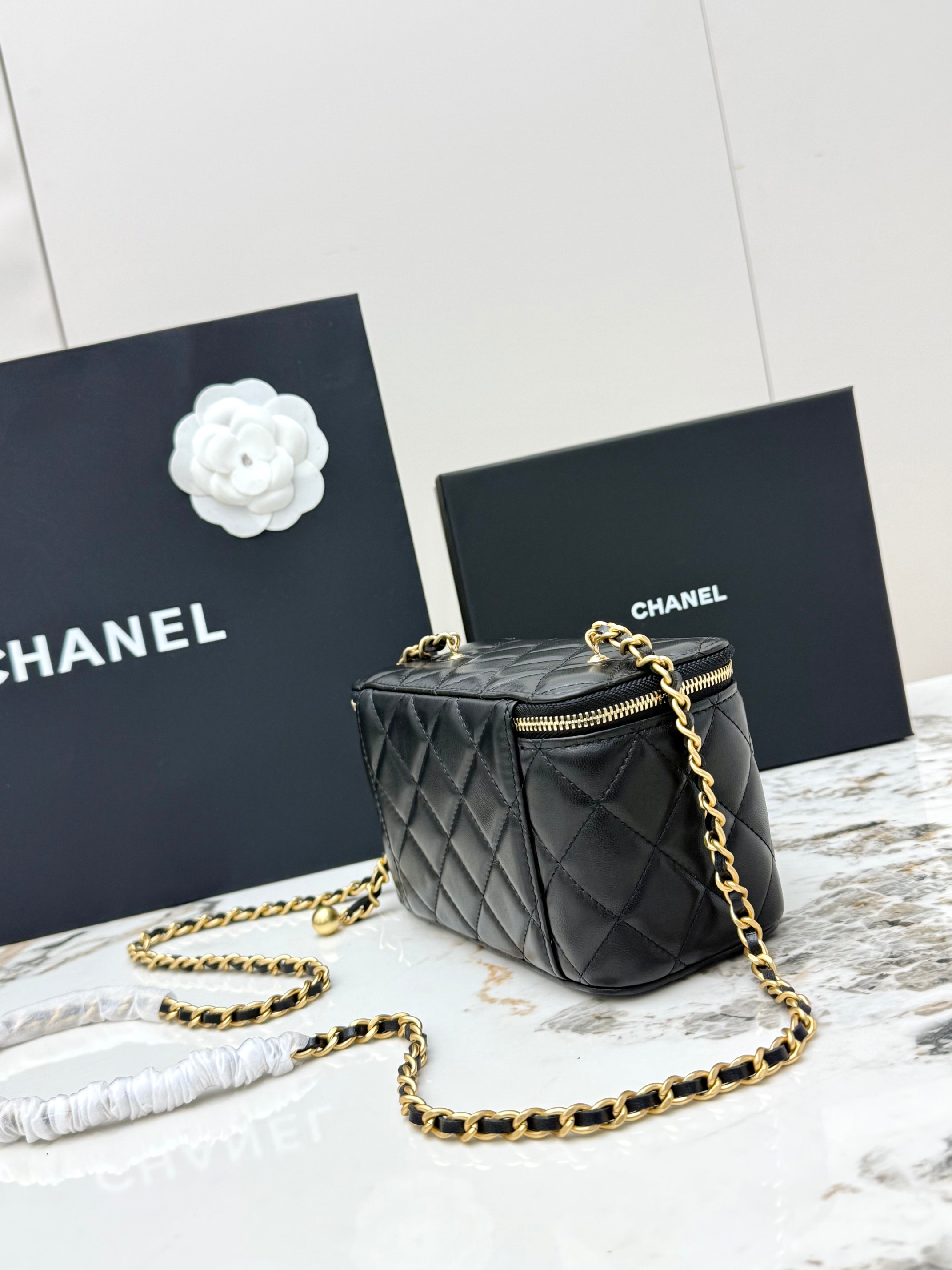 샤넬(Chanel) 24K 금볼 베니티 체인백 파우치백 가방 - 라지