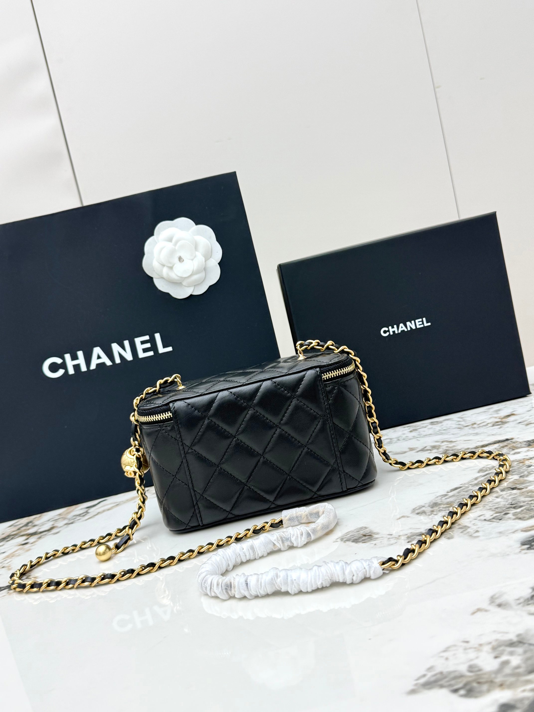 샤넬(Chanel) 24K 금볼 베니티 체인백 파우치백 가방 - 라지