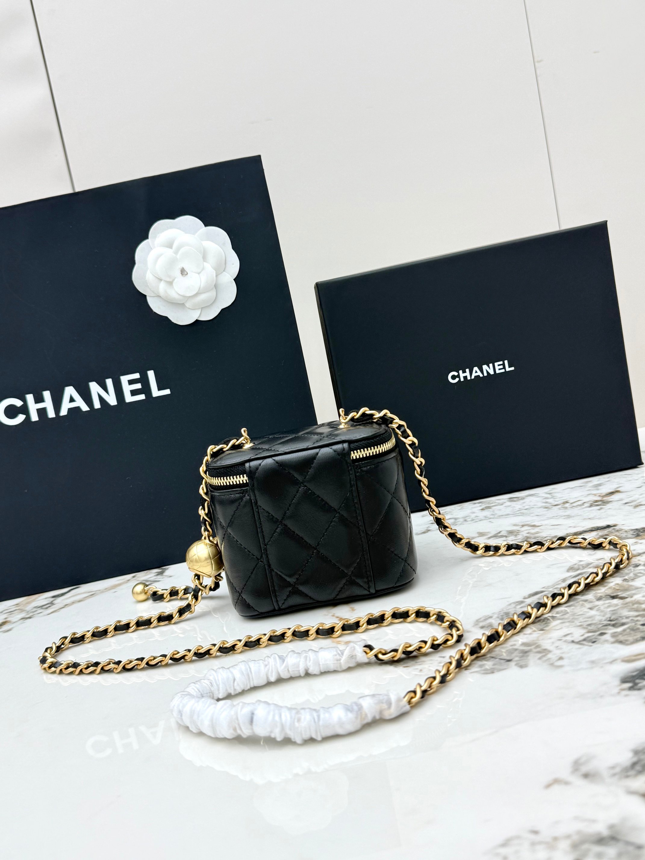 샤넬(Chanel) 21C 금볼 베니티 체인백 파우치백 가방 - 스몰