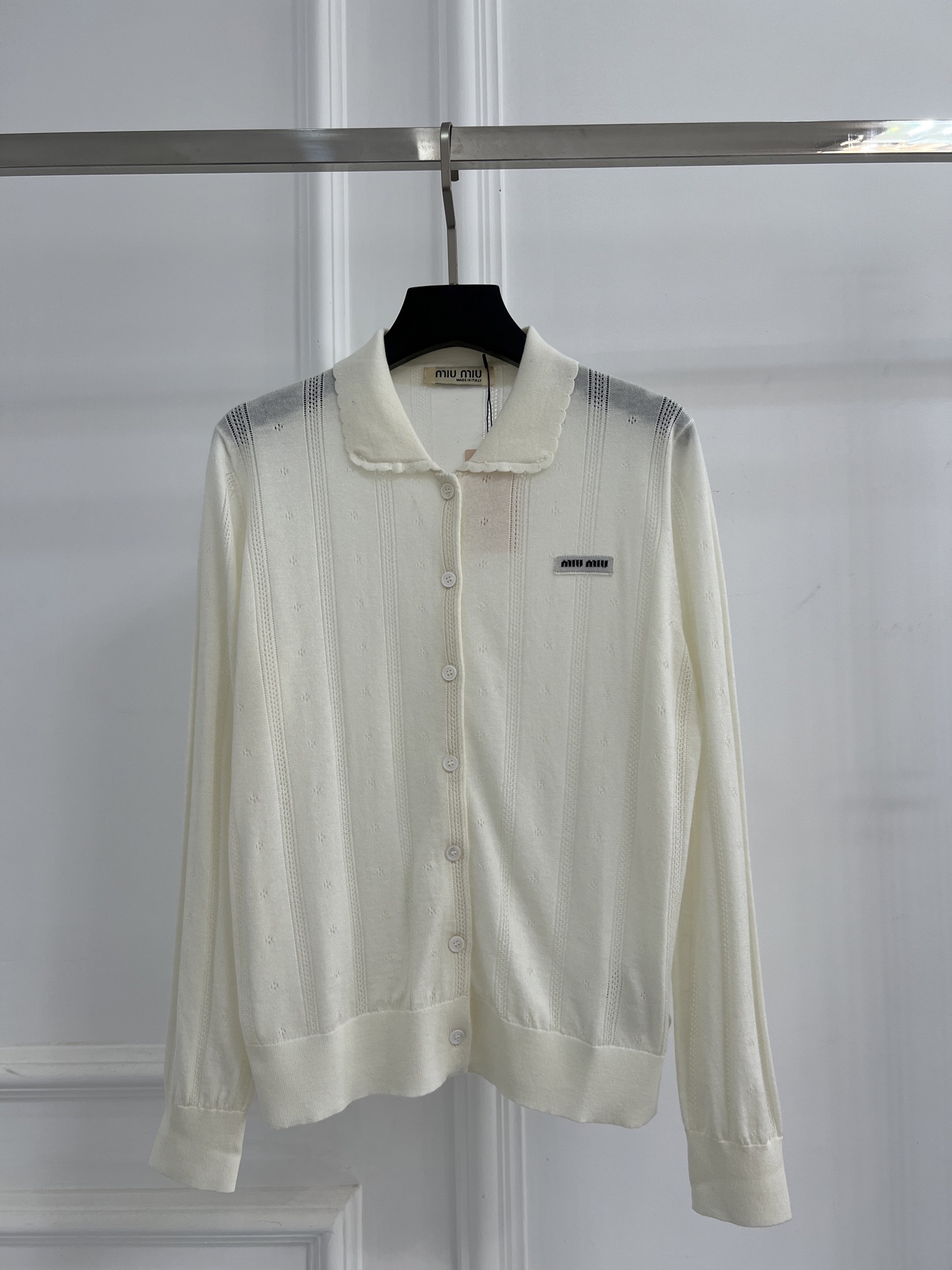 미우미우(MIU MIU) 펀칭 카라 니트 가디건 의류