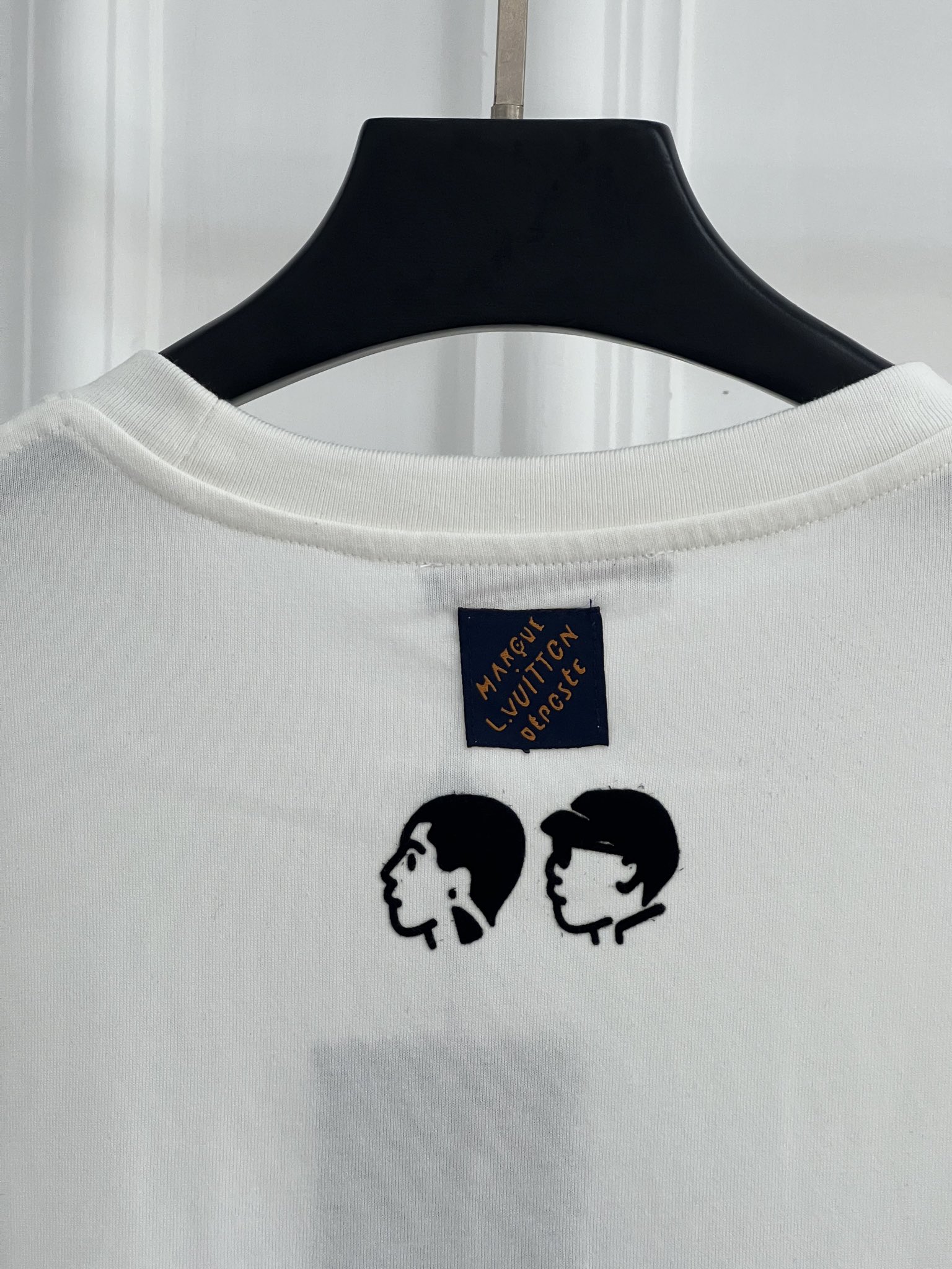 루이비통(LV) 플록 로고 코튼 티셔츠 의류