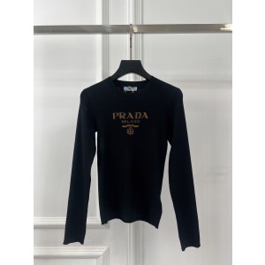 프라다(PRADA) 로고 슬림핏 니트 롱슬리브 의류