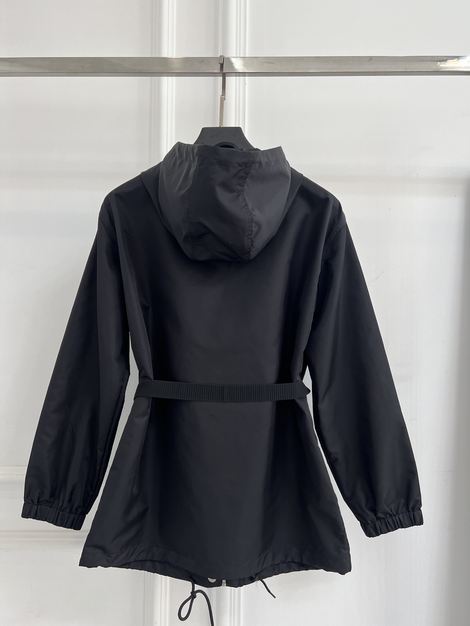 프라다(PRADA) 벨티드 후드 윈드브레이커 자켓 의류