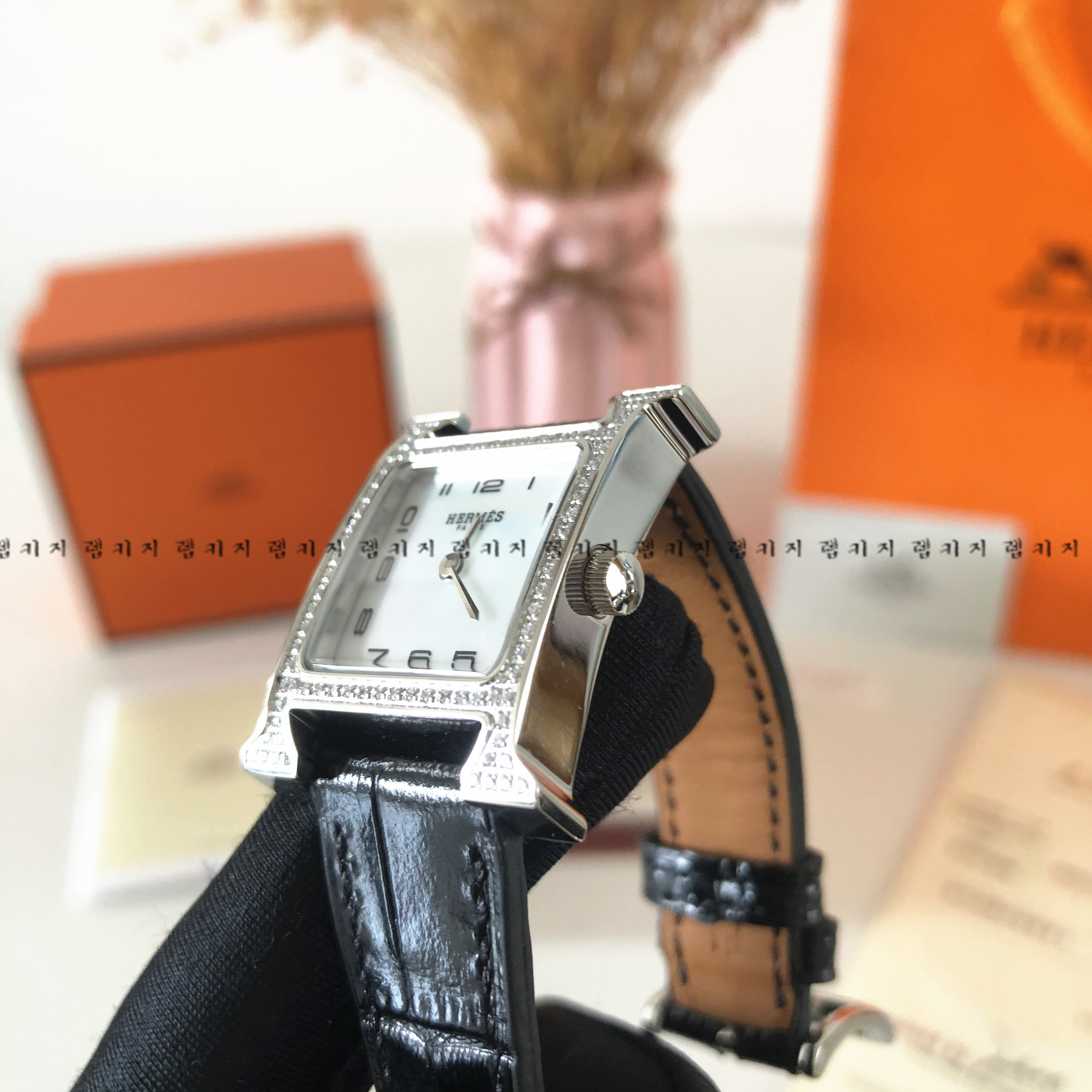 에르메스 화이트다이얼 큐빅 은장 가죽시계