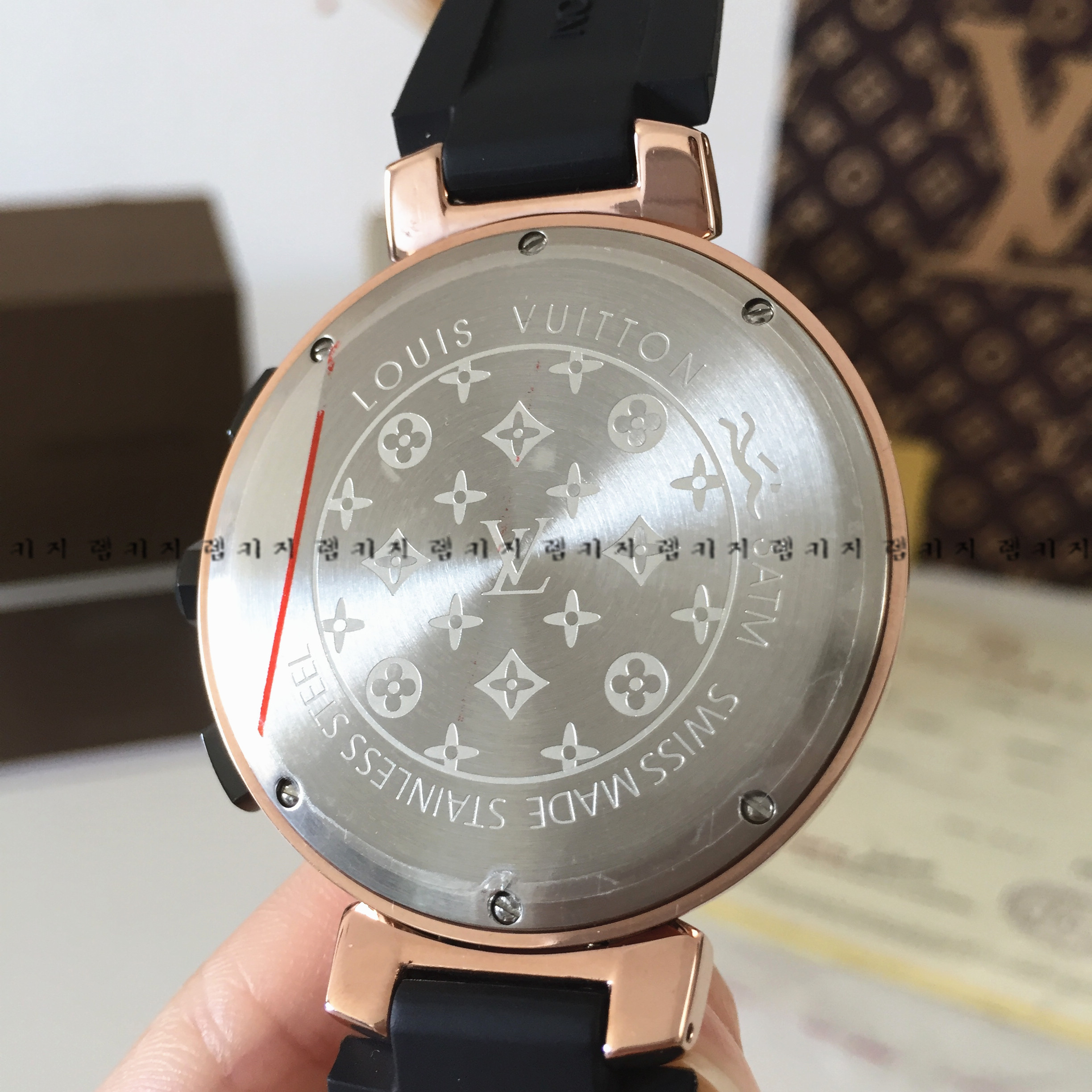 루이비통 땅부르 크로노 블랙 우레탄시계