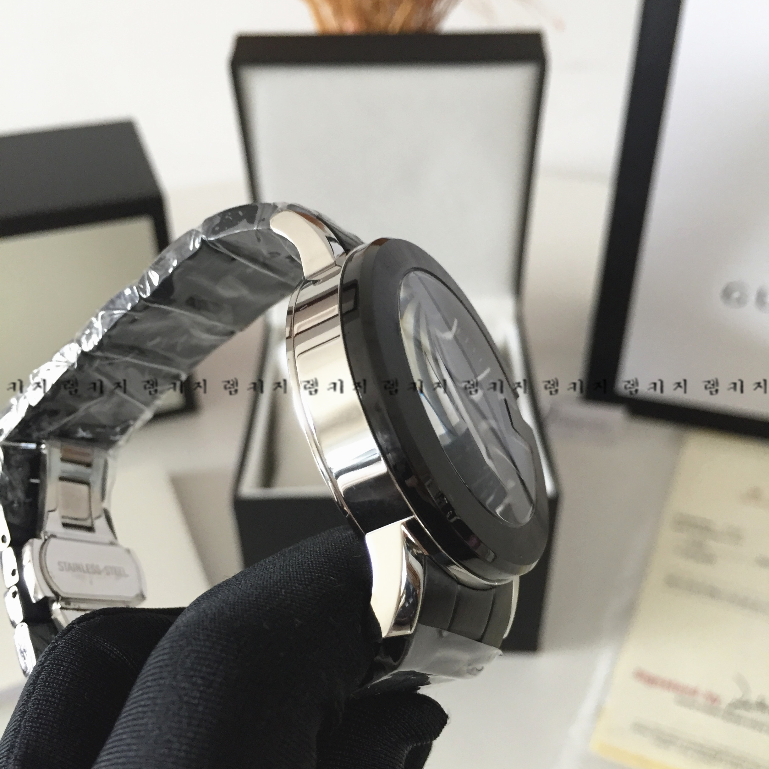 구찌 G크로노 블랙다이얼 블랙메탈시계