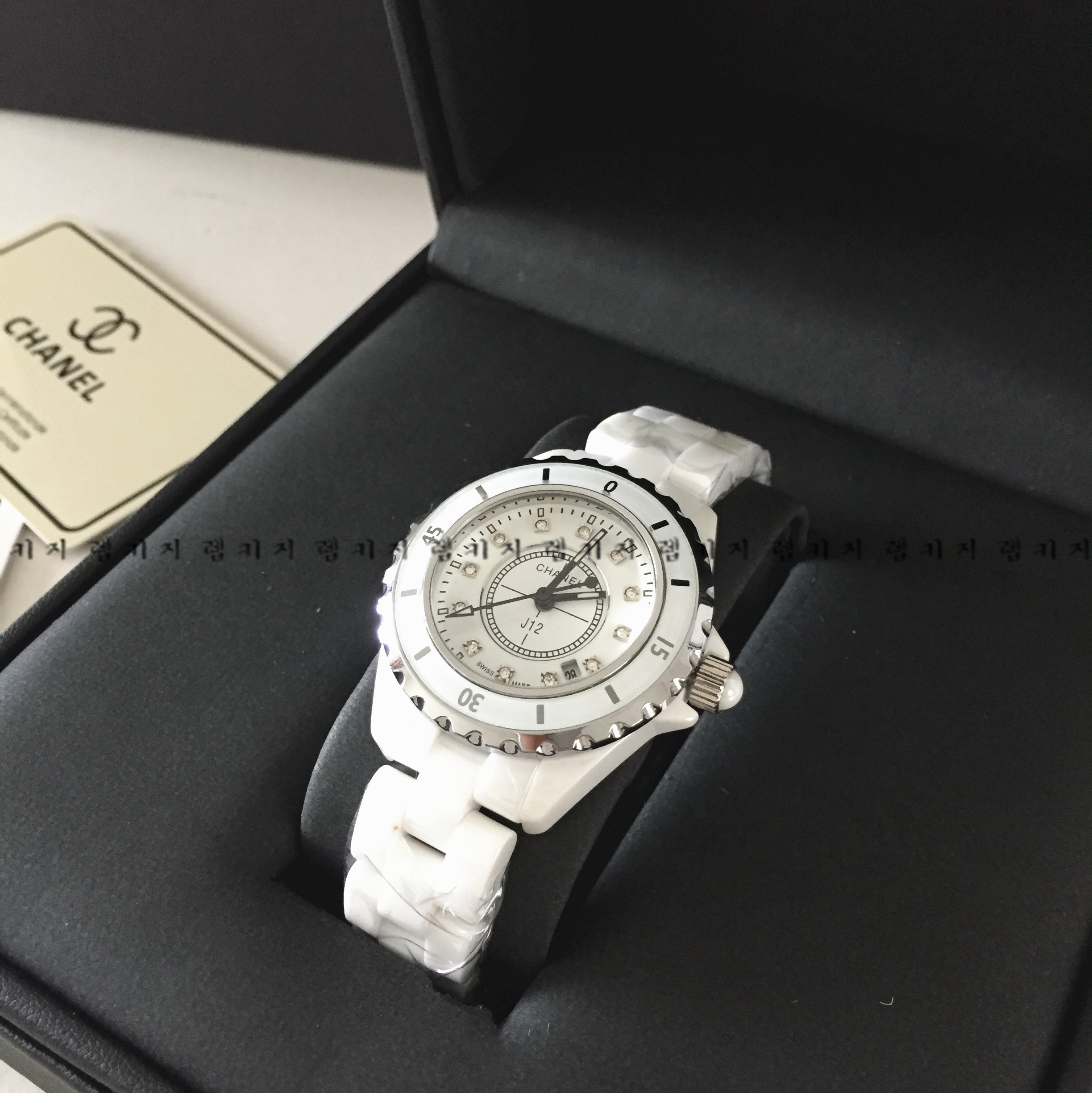 샤넬 J12 화이트다이얼 세라믹 시계