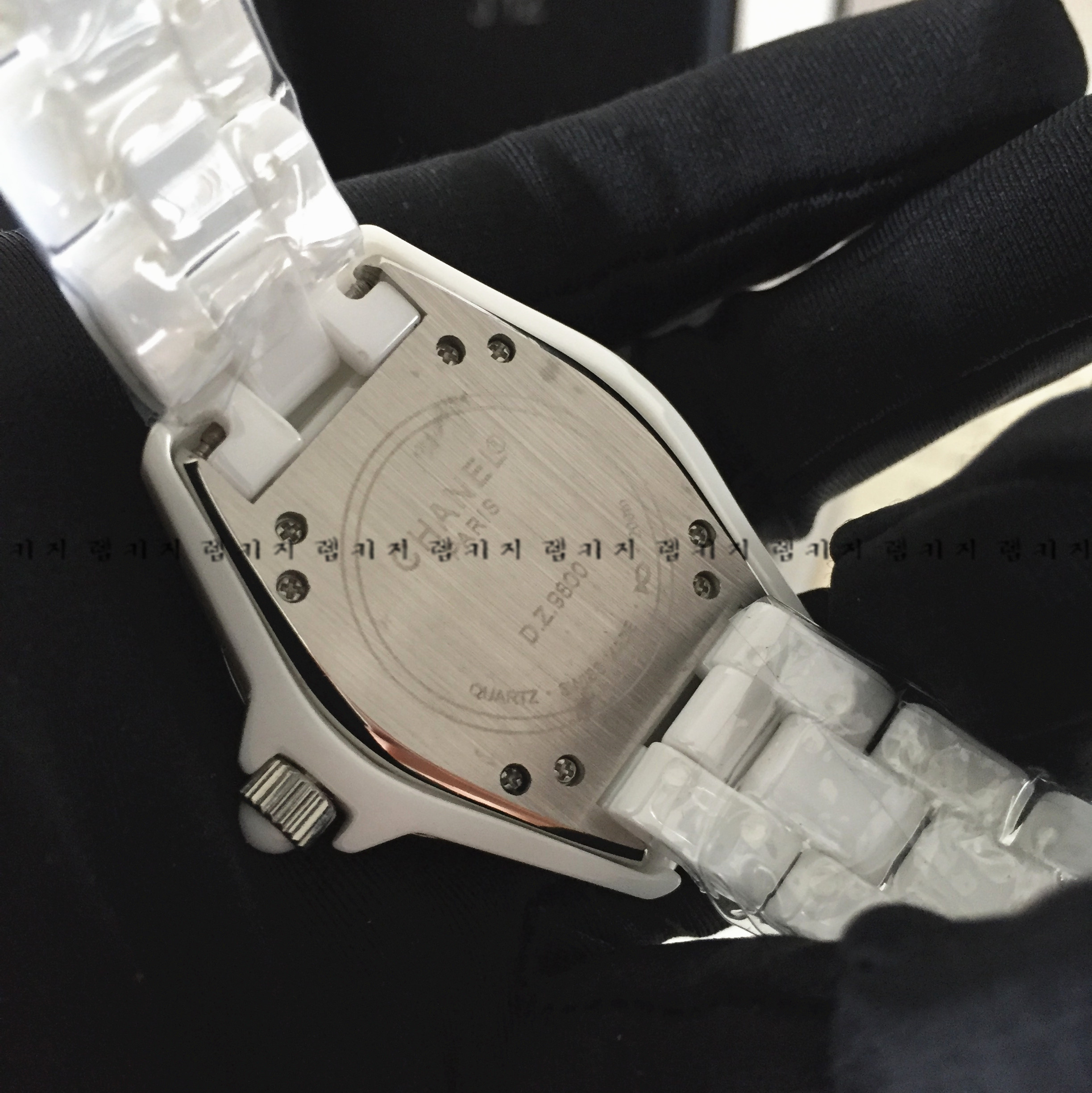 샤넬 J12 화이트다이얼 세라믹 시계