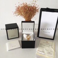 구찌 인터로킹 금장 금통 메탈시계