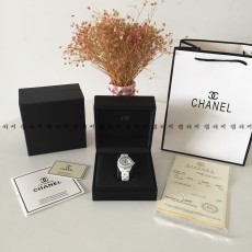 샤넬 J12 화이트다이얼 세라믹 시계