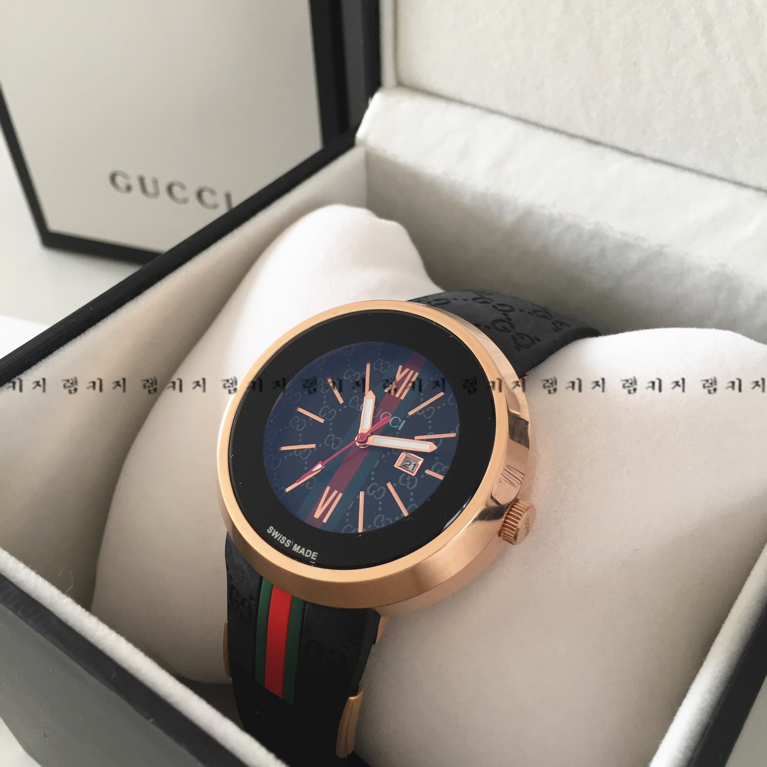 구찌 삼선 로고 아날로그 손목 시계