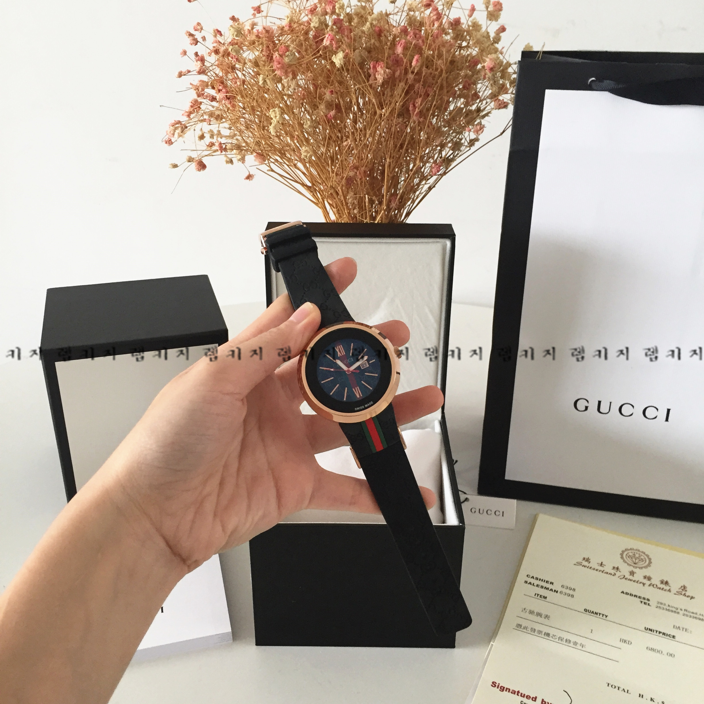 구찌 삼선 로고 아날로그 손목 시계