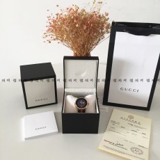 구찌 삼선 로고 아날로그 손목 시계