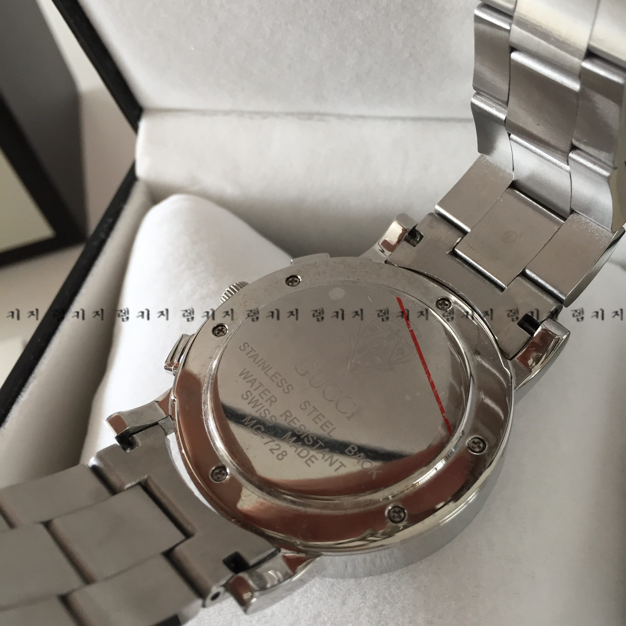 구찌 G크로노 화이트 크로노 메탈시계