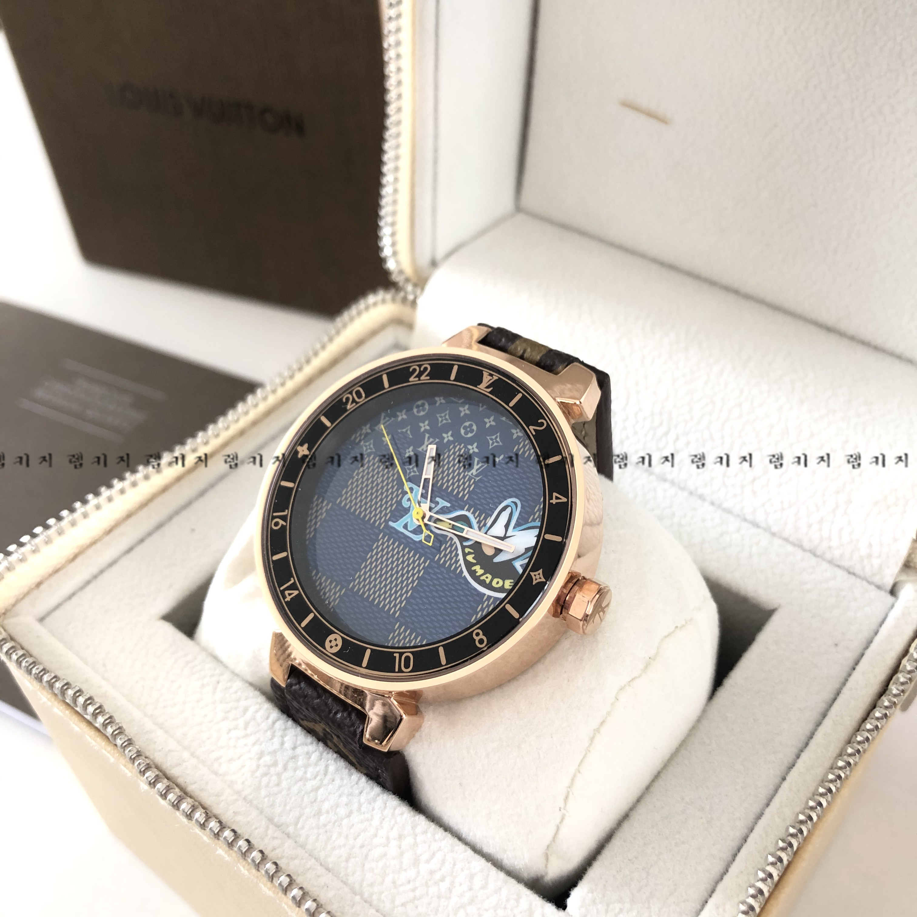 루이비통 땅부르 다미에 모노그램 가죽시계