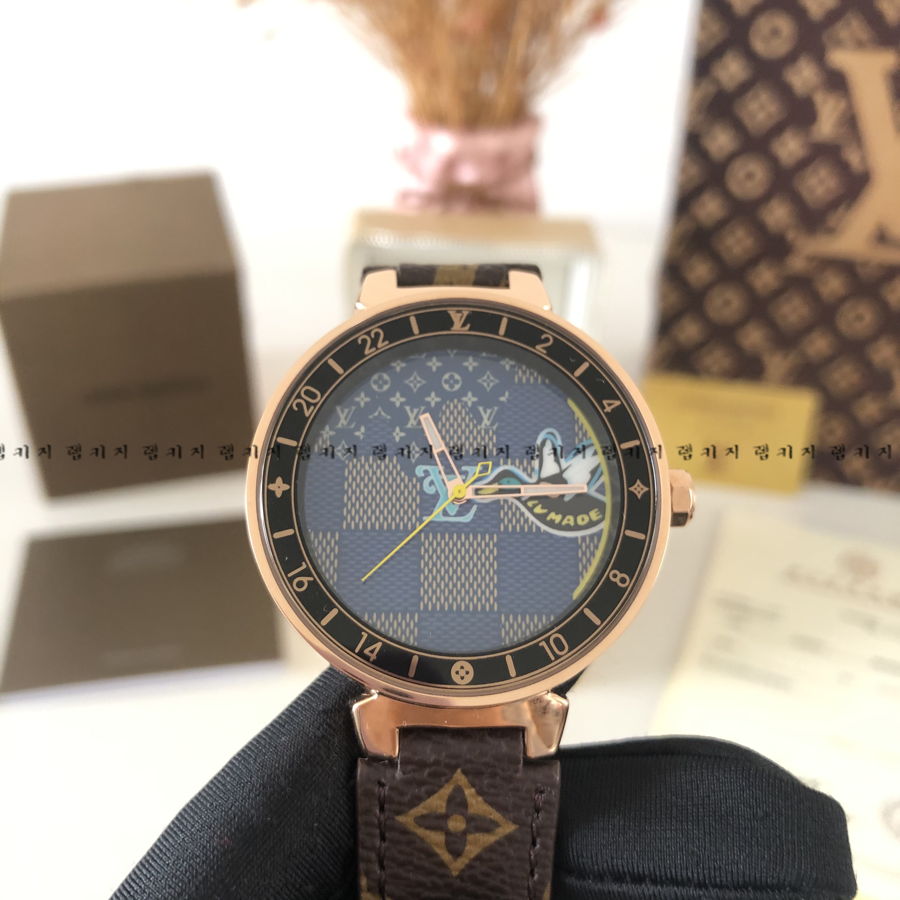 루이비통 땅부르 다미에 모노그램 가죽시계