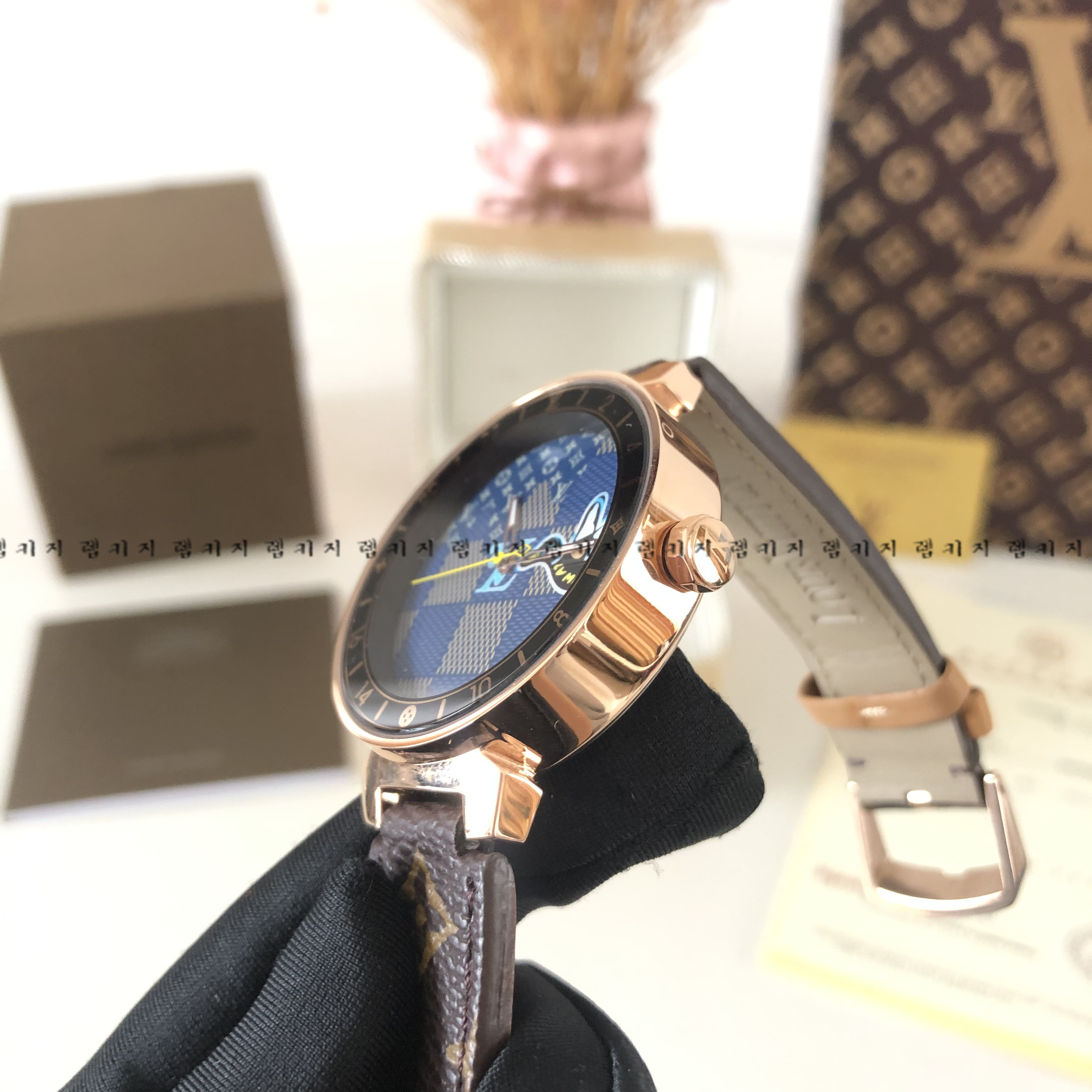 루이비통 땅부르 다미에 모노그램 가죽시계