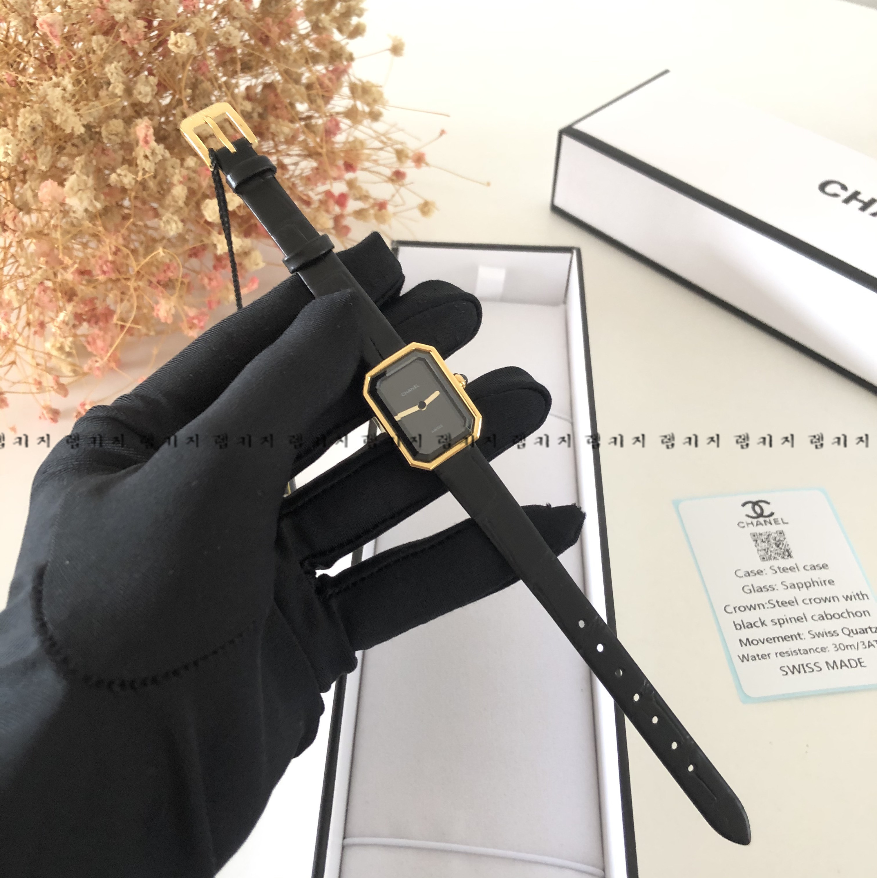 샤넬 보이프렌드 블랙다이얼 금장 여성 가죽시계