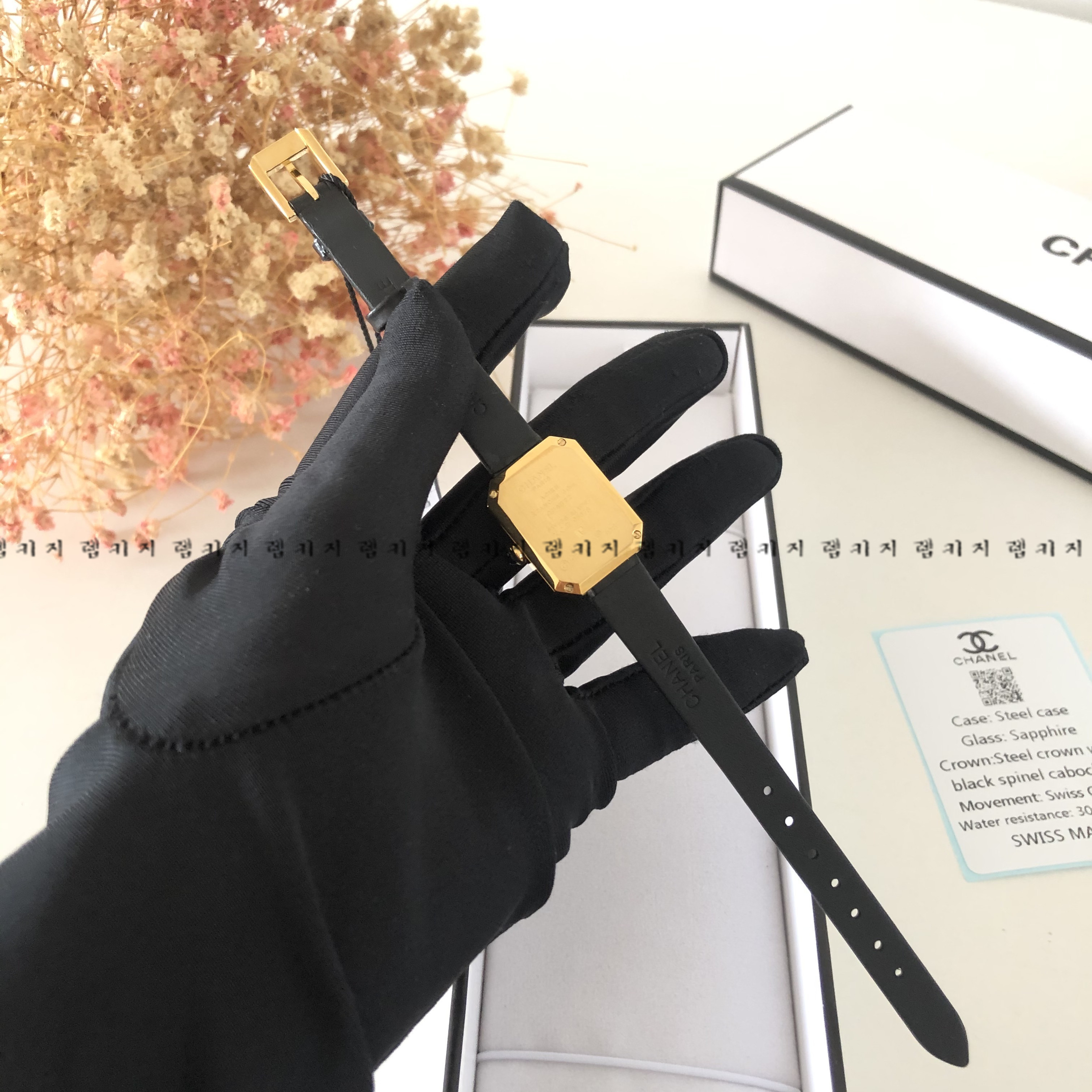 샤넬 보이프렌드 블랙다이얼 금장 여성 가죽시계