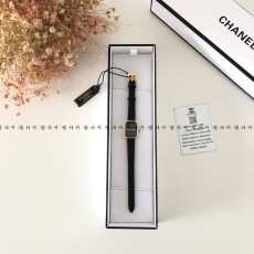 샤넬 보이프렌드 블랙다이얼 금장 여성 가죽시계