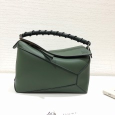 로에베 클래식 카프스킨 가죽 퍼즐 엣지 그린 숄더백