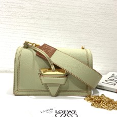 로에베 바르셀로나 연 그린 숄더백