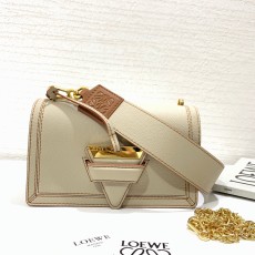 로에베 바르셀로나 아이보리 숄더백