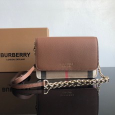 버버리 햄프셔 하우스 체크 월렛 온 브라운 체인백