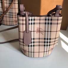 버버리 헤이마켓 스몰 체크 소프트 그레이 버킷백