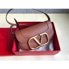 발렌티노 Garavani 금장 Vsling MAXI 브라운 숄더백