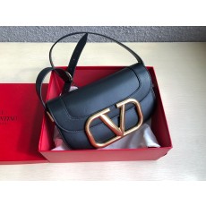 발렌티노 Garavani 금장 Vsling MAXI 블랙 숄더백