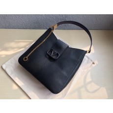 발렌티노 Garavani VSLING 시그니처 미듐 블랙 호보백