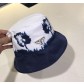 프라다 버킷햇