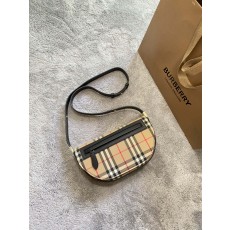 버버리 Olympia 겨드랑이가방
