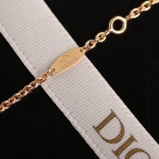 디올 목걸이