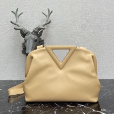보테가 Point Nappa Bag