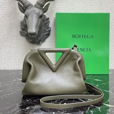보테가 Triangle Bag