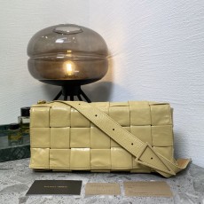 보테가 Cassette Bag