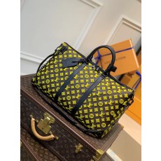 루이비통 트라이앵글 키폴 반둘리에 50 M45069