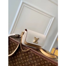 루이비통 LOCKME TENDER M59733